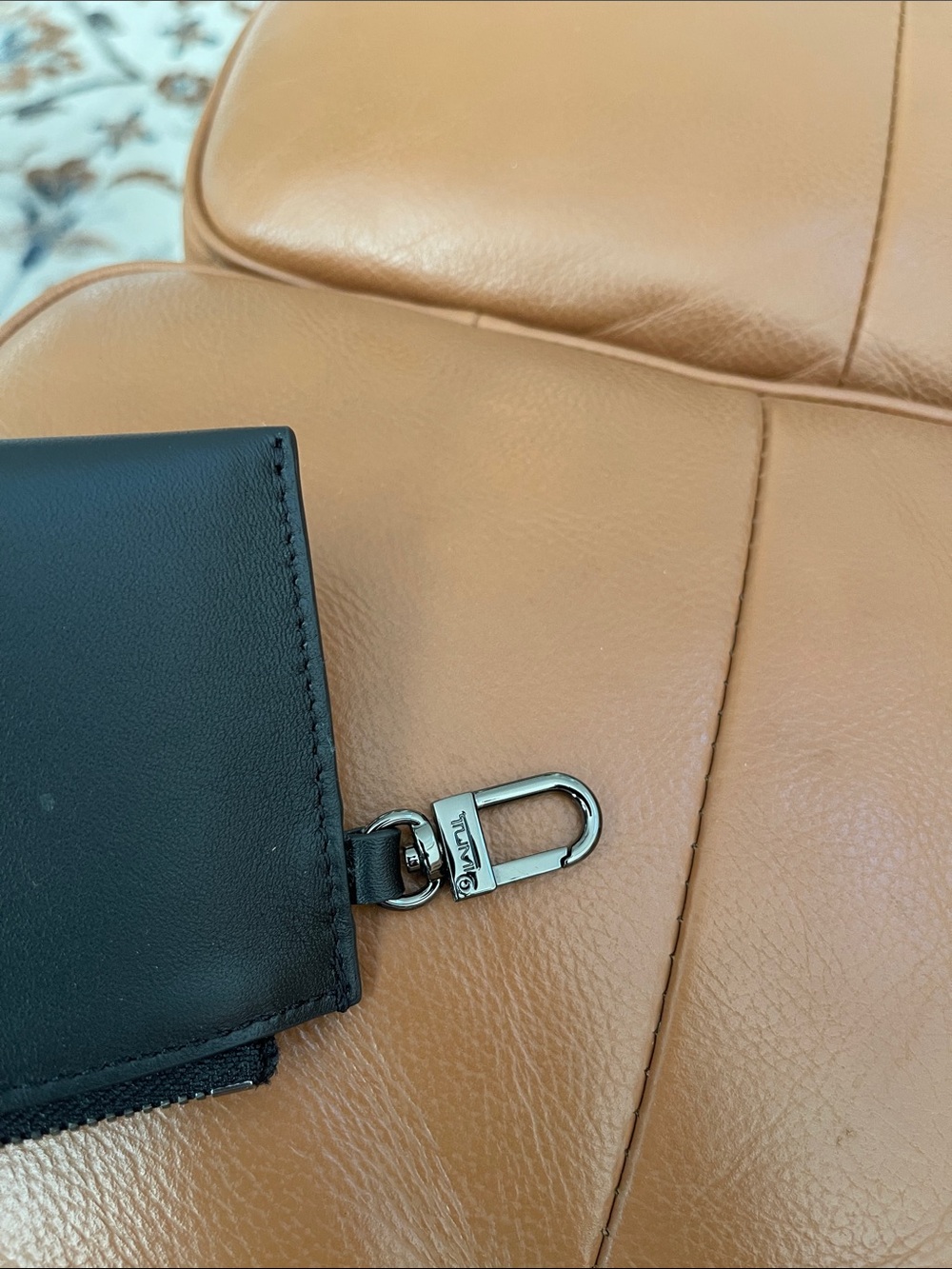 Tumi Black L Leather Zip Wallet with T Logo Accent - Picture 4 of 5